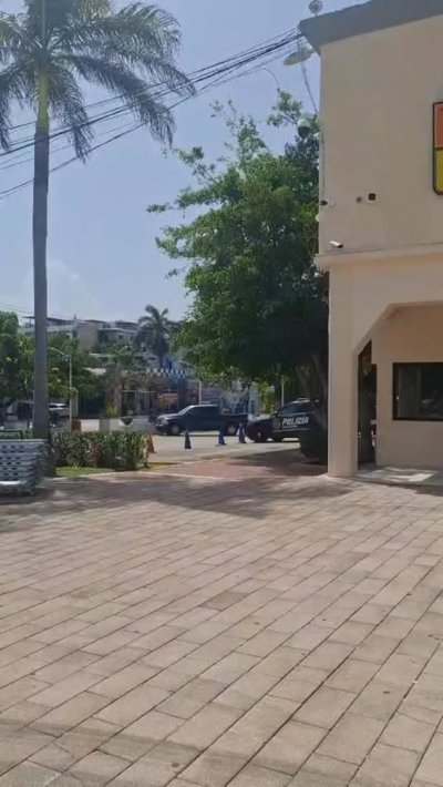 El equipo dándolo todo para el gran grito de independencia en Playa del Carmen con Sin Bandera y Xim