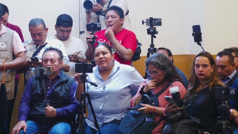 Rueda de prensa en vivo con Eugenio Segura Vázquez