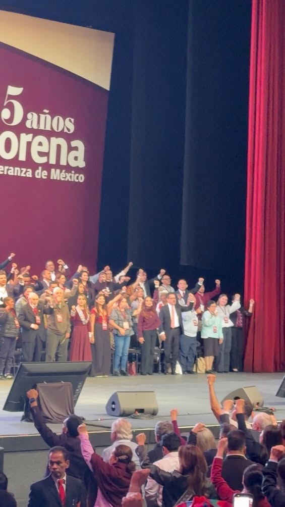 Celebran 15 años de Morena en Auditorio Nacional