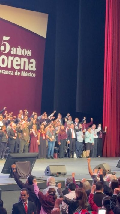 Celebran 15 años de Morena en Auditorio Nacional