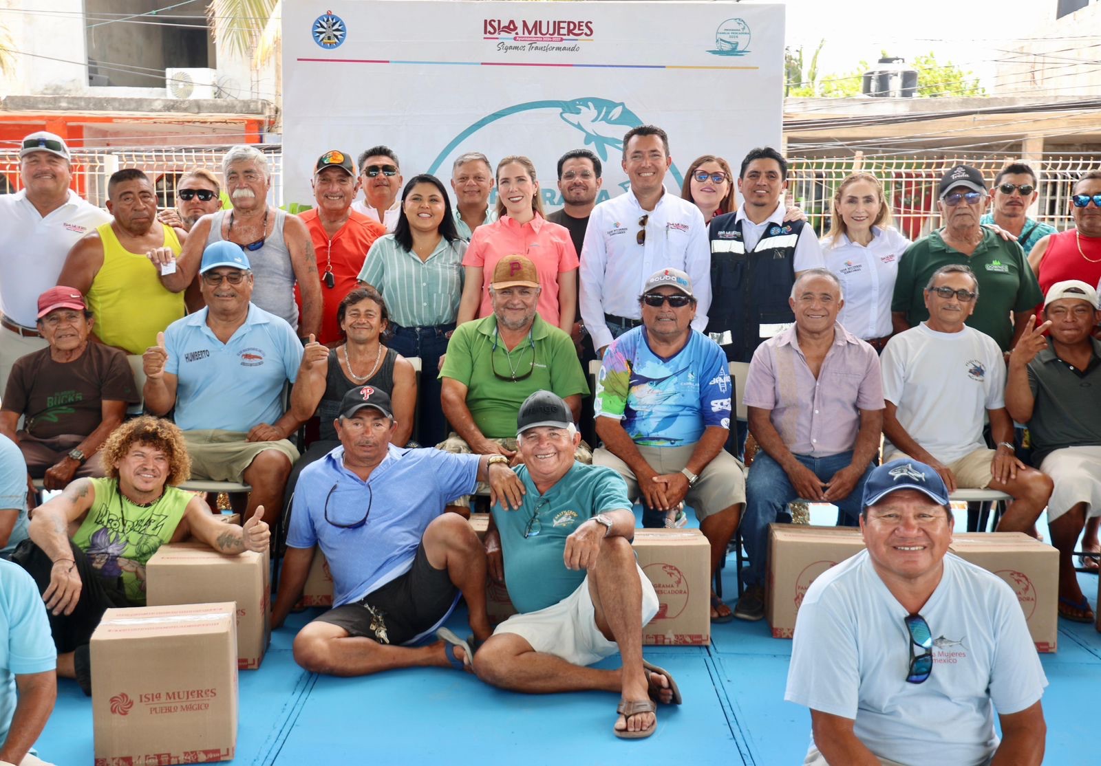 Atenea Gómez Ricalde respalda con apoyos alimentarios a familias pescadoras de Isla Mujeres