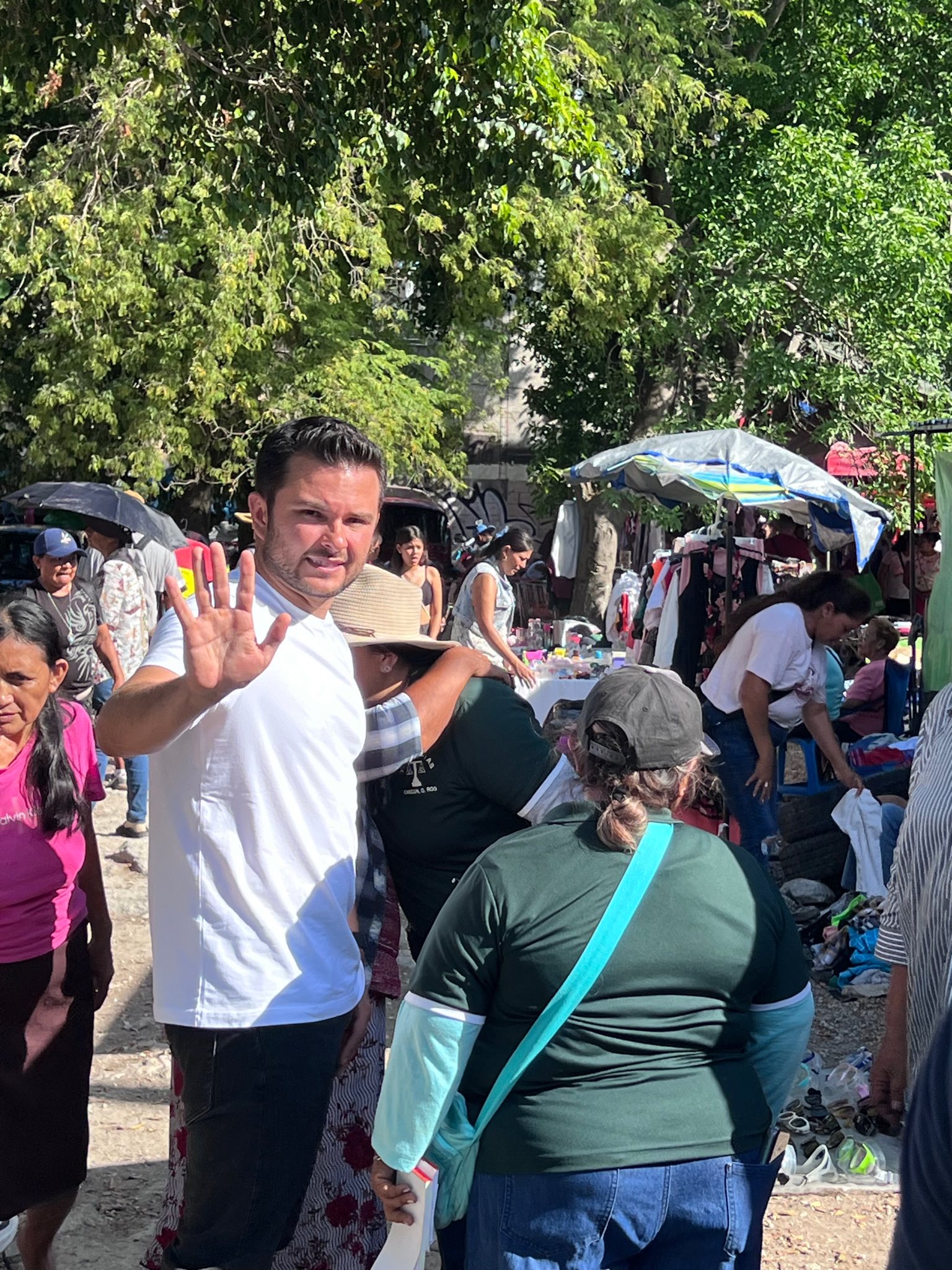 Pablo Bustamante: Recorridos, abrazos y una apuesta clara rumbo al 2027.